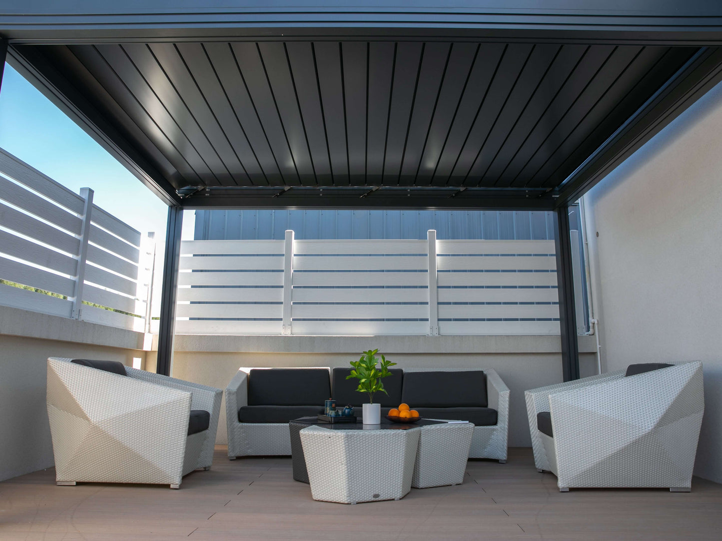 Grand Retractable Pergola - Motorized Louver W/ Lighting