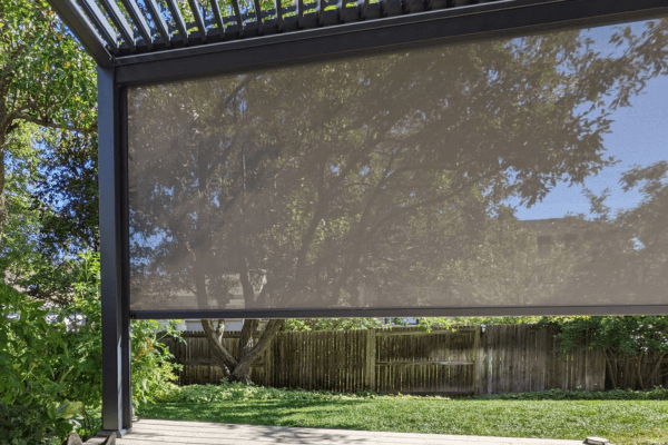 Wind screen for pergola