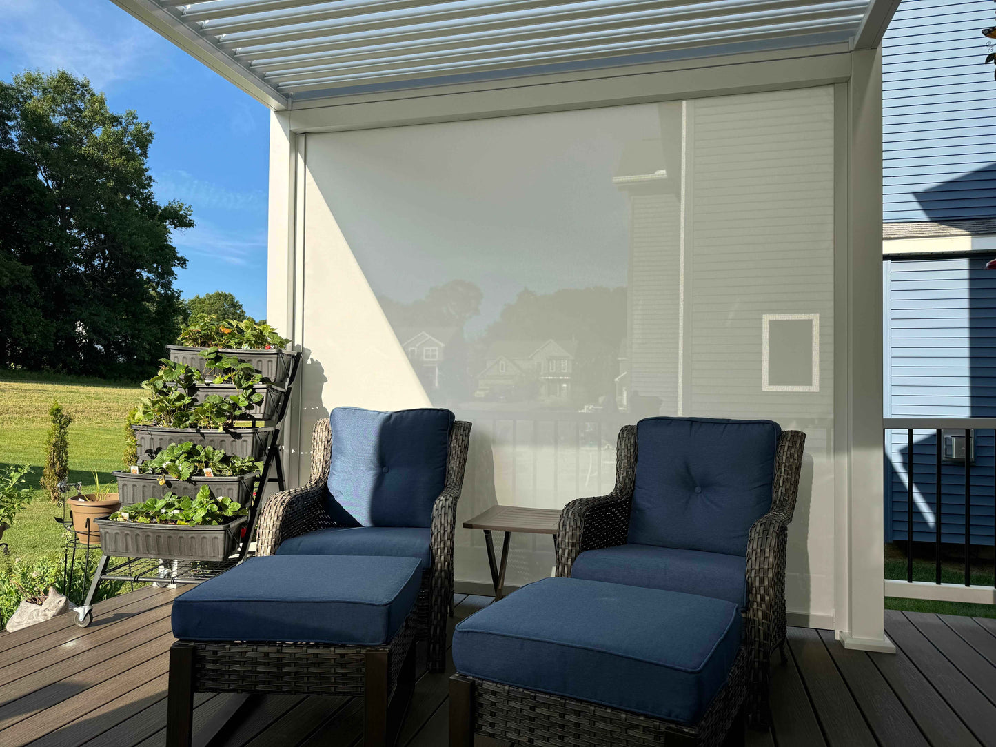 Wind/Sun Resistant Screen - Villa Pergola